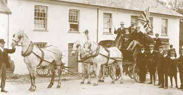 Coach and horses outside the Bradworthy Inn